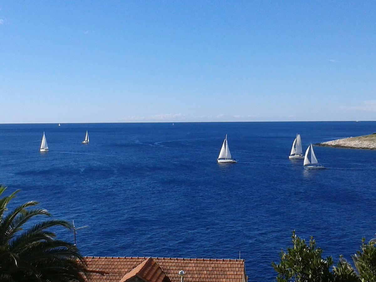 Apartments Cloud Đảo Hvar Ngoại thất bức ảnh